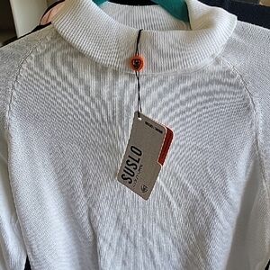 White Suslo Turtleneck Sweater